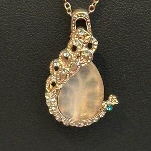 Gold-Tone Teardrop Pendant peacock Necklace with Opalescent Stone